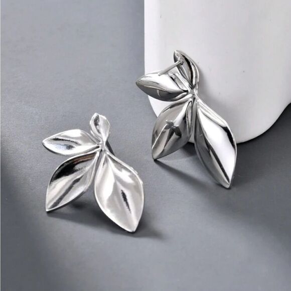 Flower Design Stud Earrings, Stainless Steel Jewelry - Picture 5 of 10